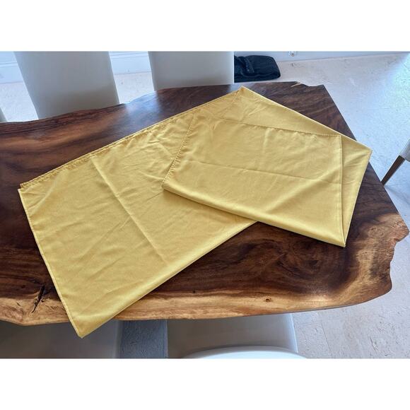 Vintage Tablecloth Gold Yellow 104" x 59" Rectangle - Picture 5 of 6